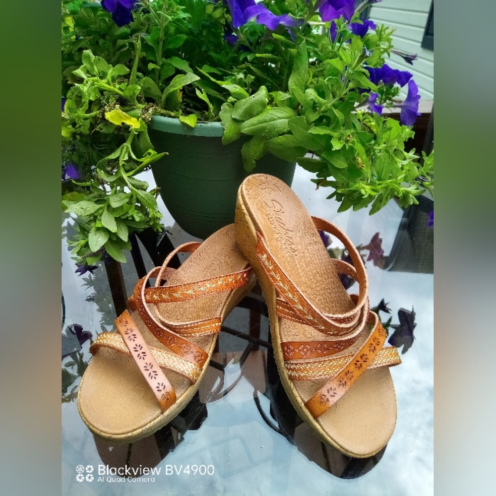 Sketchers Luxe Foam Slide Sandals